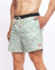Flow shorts in lichen color with a stylish camouflage pattern, ideal for hot yoga and intense training.